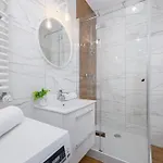 Apartment Stylish Near Tauron Arena By Rent Like