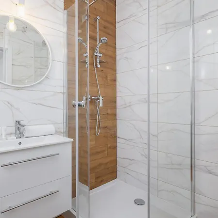 Stylish Near Tauron Arena By Rent Like Апартаменты *